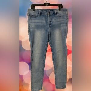 Soho - New York & Company 
Light Wash Leggings